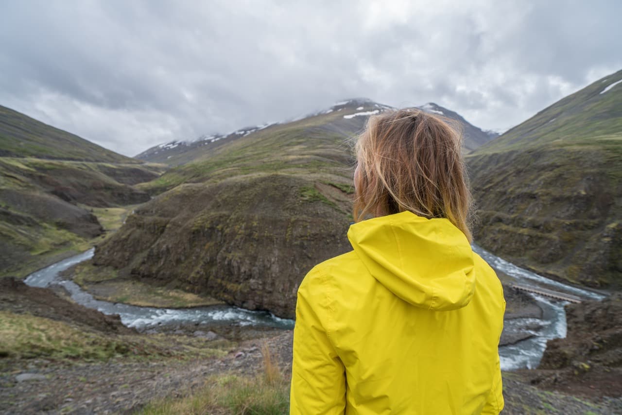 Lady looking at mountains